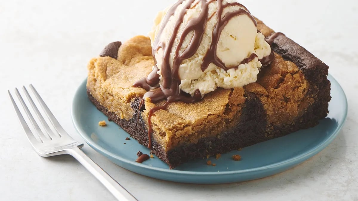 Peanut Butter Cookie Chocolate Dump Cake