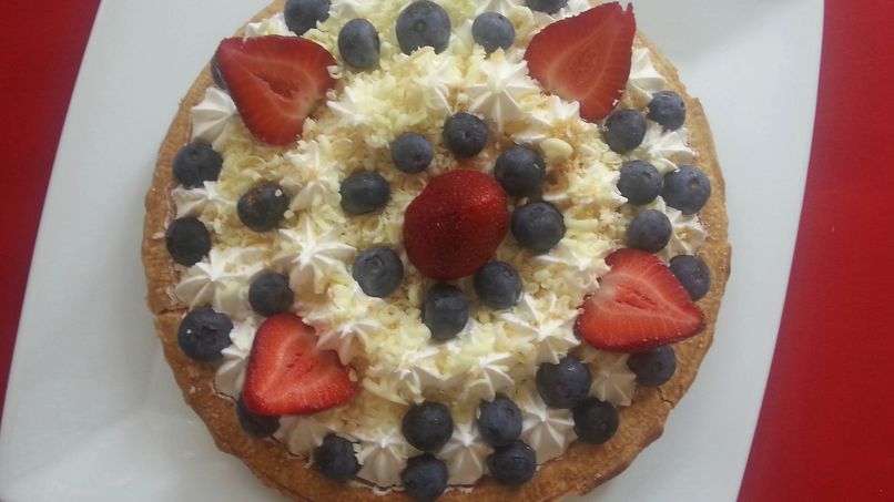 Cheesecake with Blueberries, Strawberries and White Chocolate