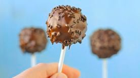 Heart-Shaped Cake Pops Recipe 