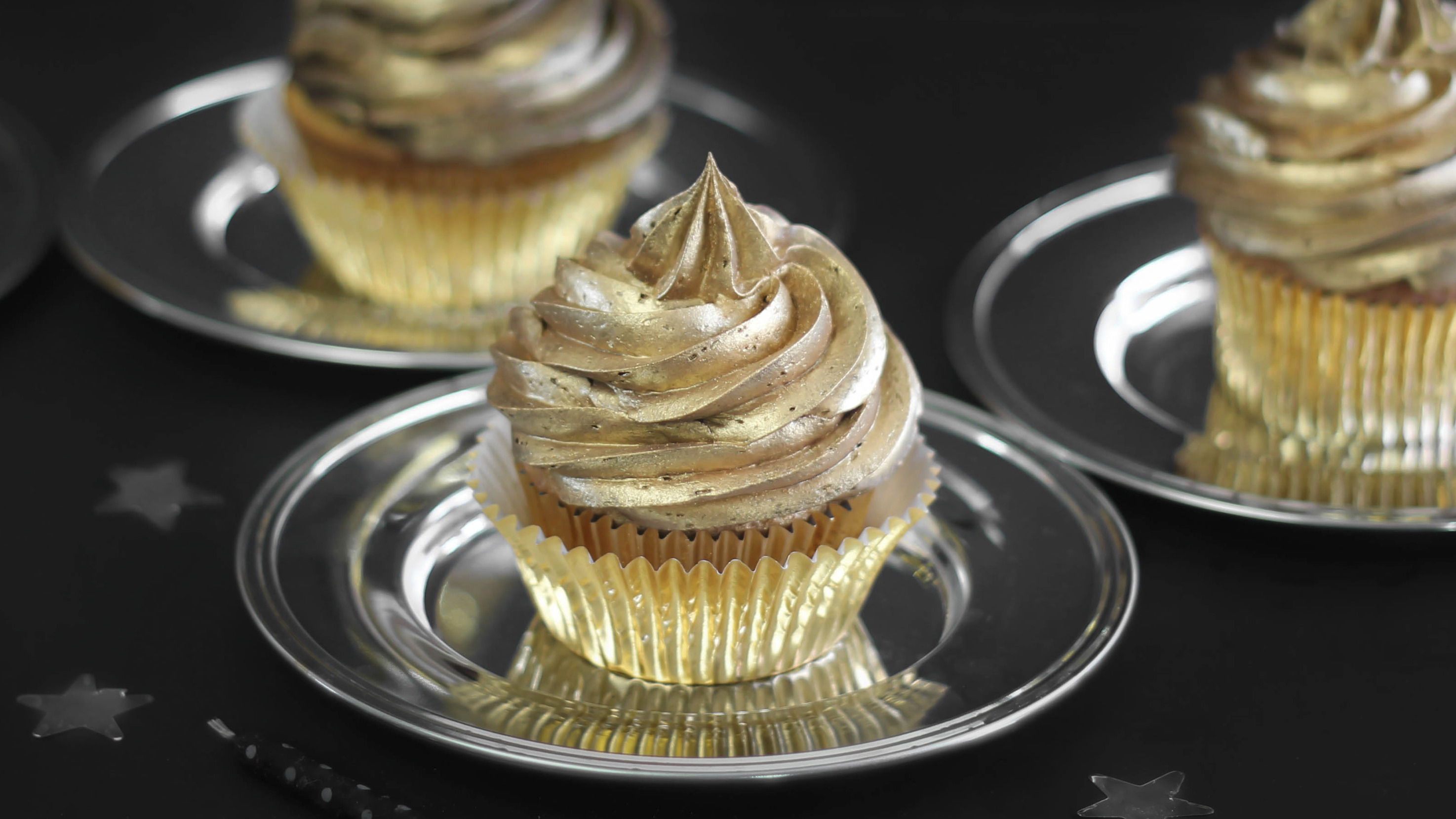 Vanilla Cupcakes with Vanilla Buttercream - Baran Bakery