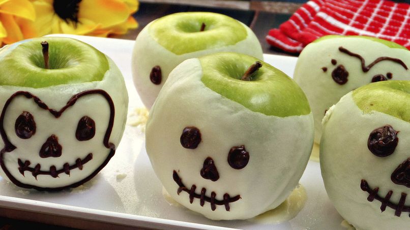 Decorated Candy Apple Skulls