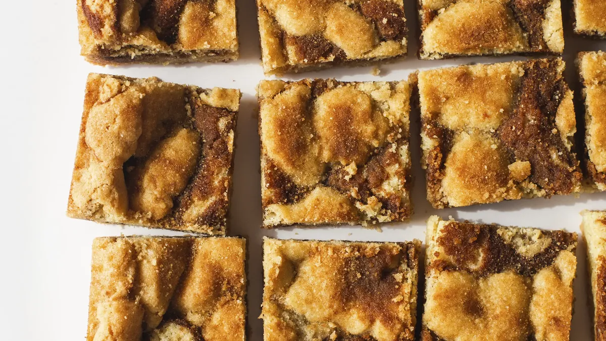 Easy Cinnamon Roll Cookie Bars