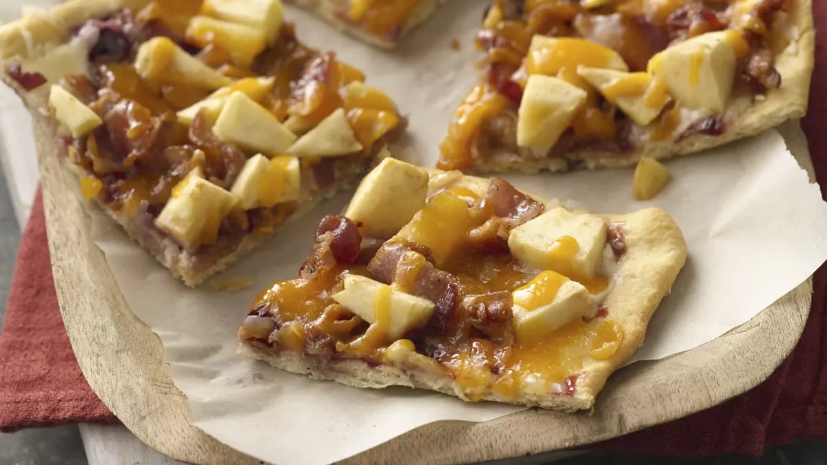 Apple Bacon Breakfast Flatbread