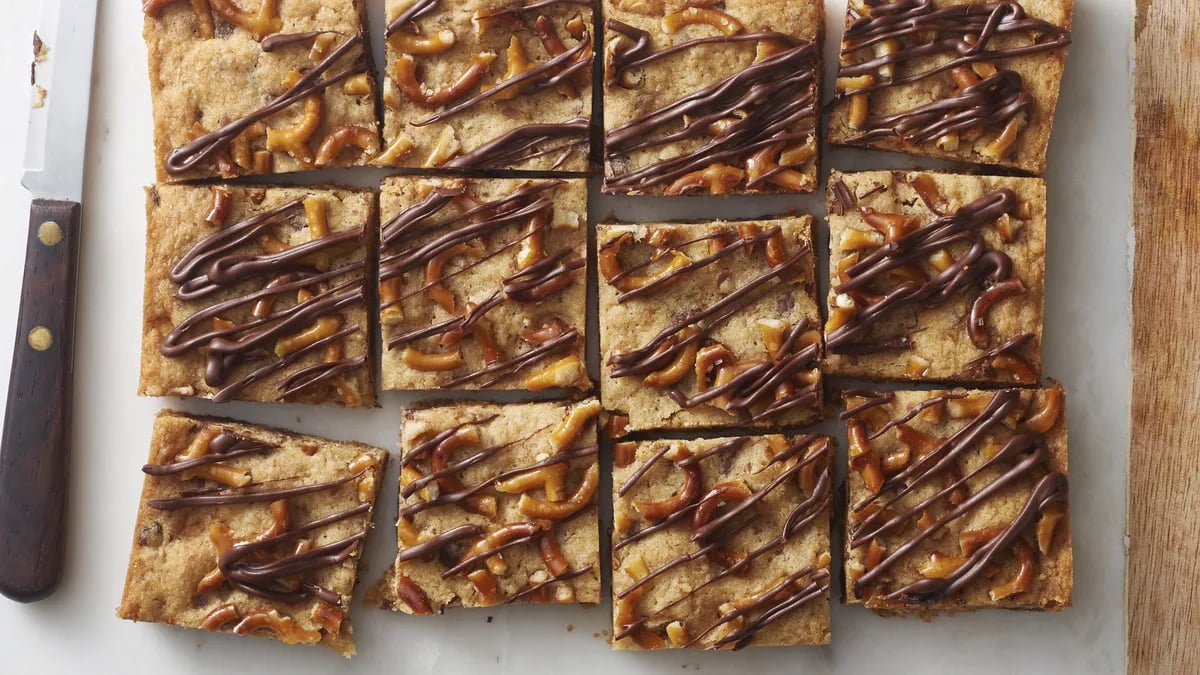 Chocolate Chip-Pretzel Cookie Bars