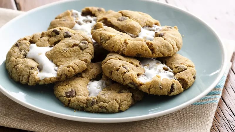 Marshmallow-Stuffed S'mores Cookies