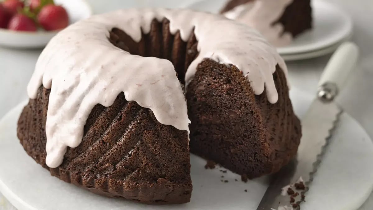 One-Bowl Strawberry-Covered Chocolate Bundt Cake 