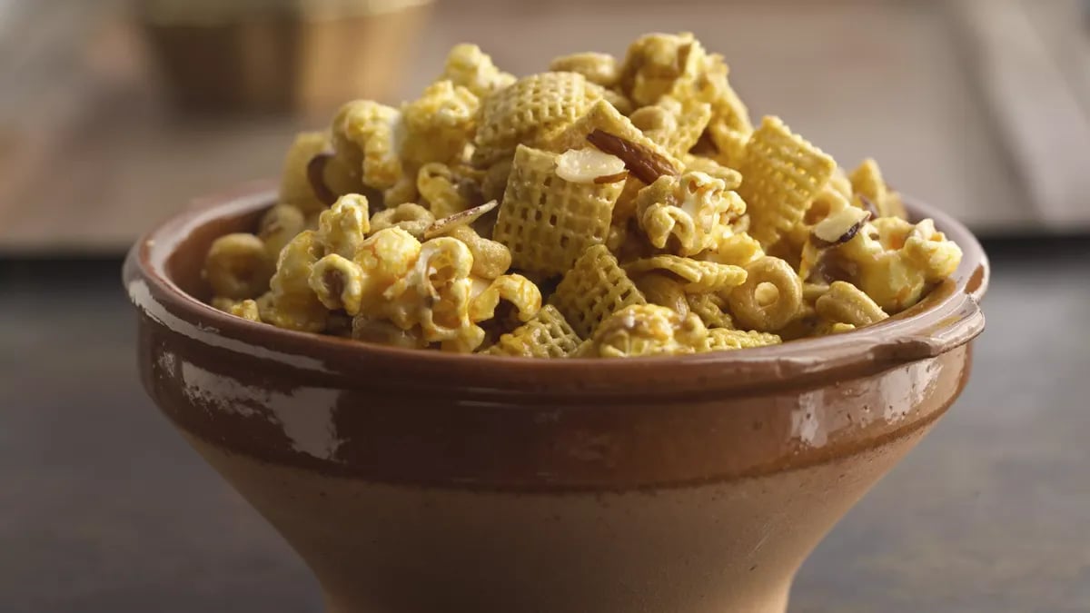 Banana Caramel Crunch Chex® Party Mix