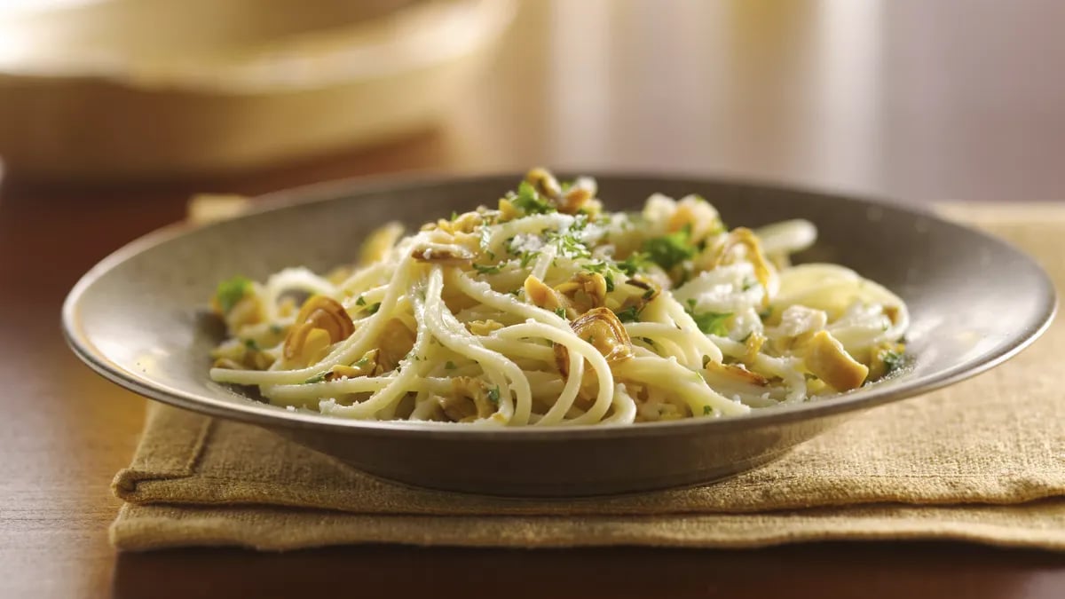 Spaghetti with White Clam Sauce