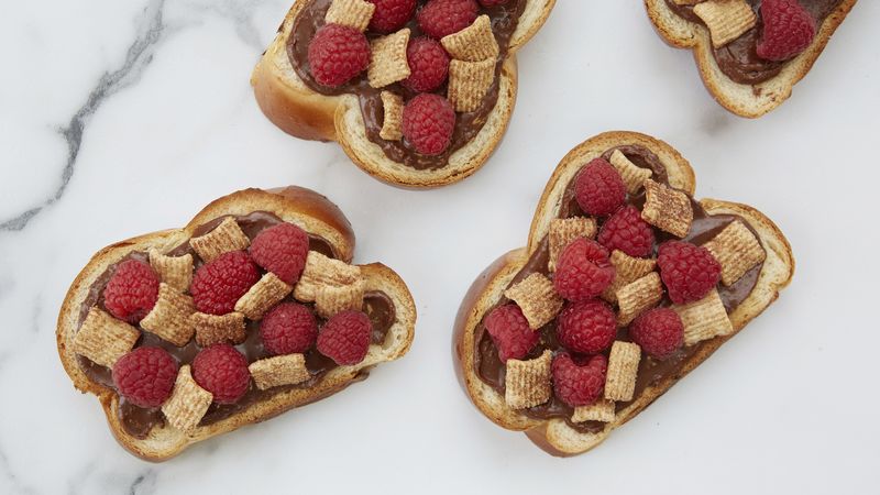 Raspberry-Chocolate Hazelnut Cereal Toast