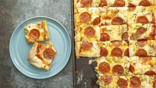 Copycat Pizza Hut™ Bigfoot Pizza Recipe 