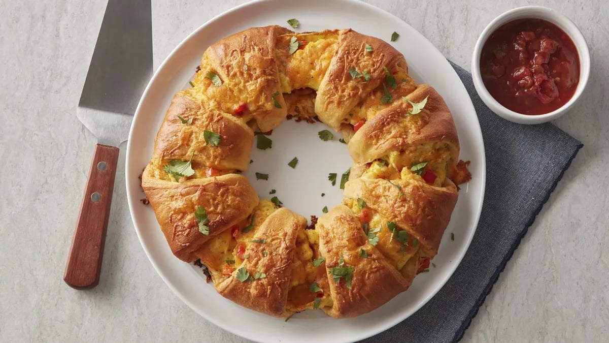 Bacon, Egg and Cheese Brunch Ring