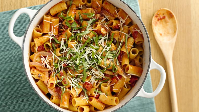 Healthy Vegetarian Pasta with Spicy Tomato Sauce