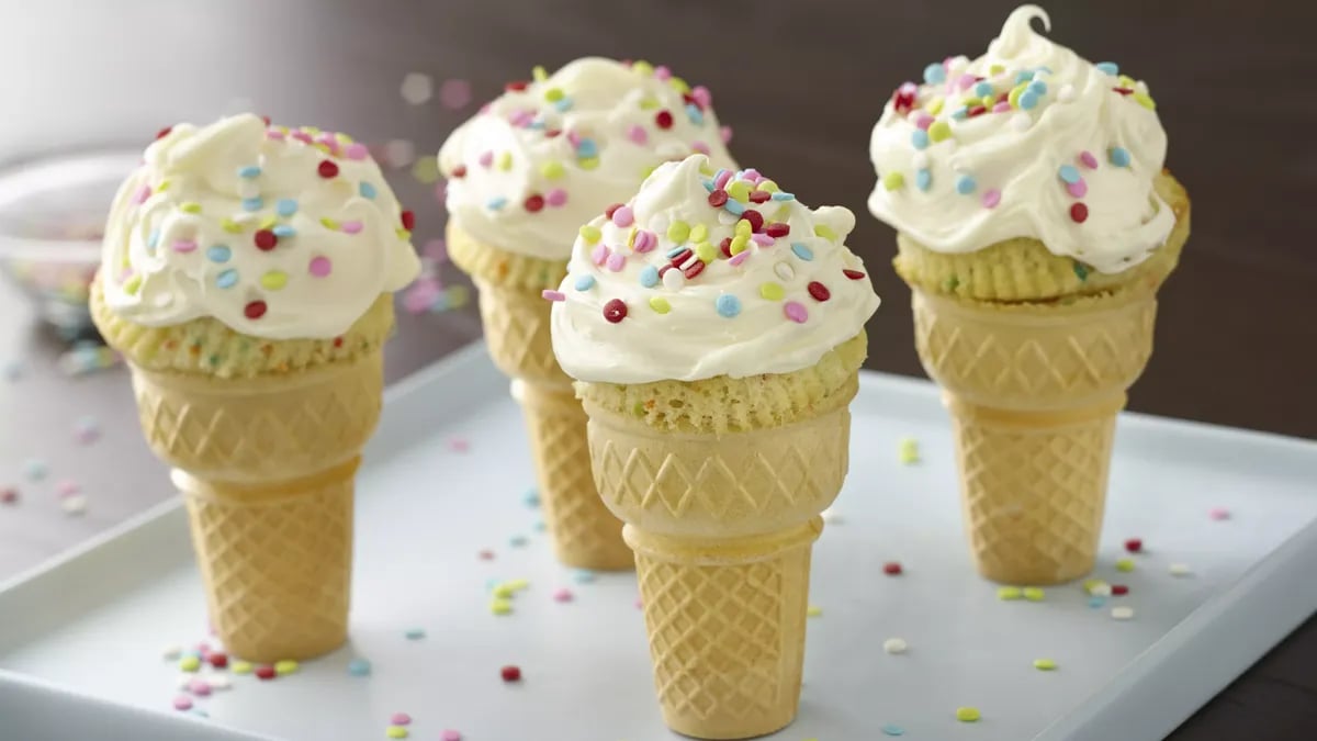 Baking cake in ice cream cones sale