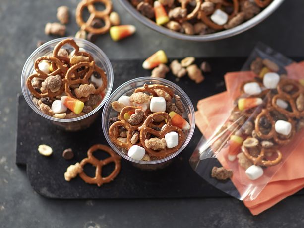 Ghoulishly Good Reese's Puffs™ Bat Snack Mix