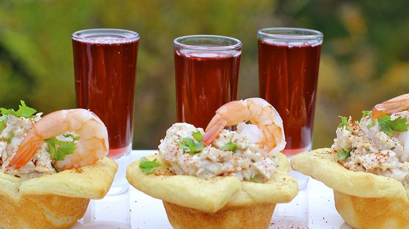 Tuna and Shrimp Baskets with Cranberry Cocktail