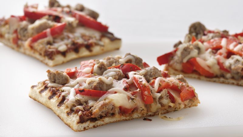 Skinny Grilled Sausage and Pepper Pizza