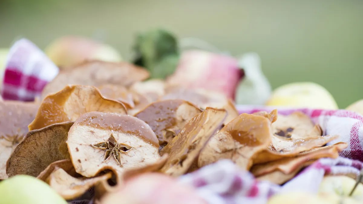 How to Make Salted Caramel Apple Chips