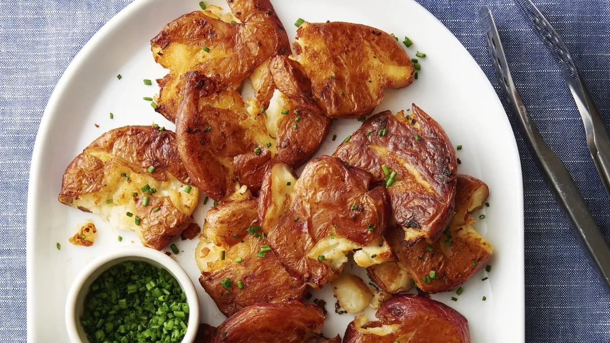 Crispy Garlic Smashed Potatoes