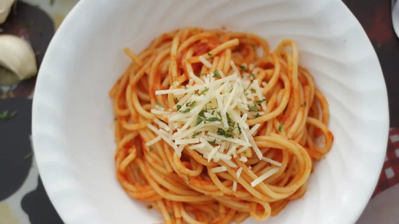 Garlic Spaghetti with Marinara Sauce