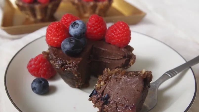 Banana, Chocolate, and Berry Tartlets with Lärabar™ Crust