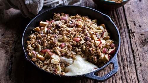 Baked Brie Skillet (Recipe & Tips) - Cast Iron Recipes