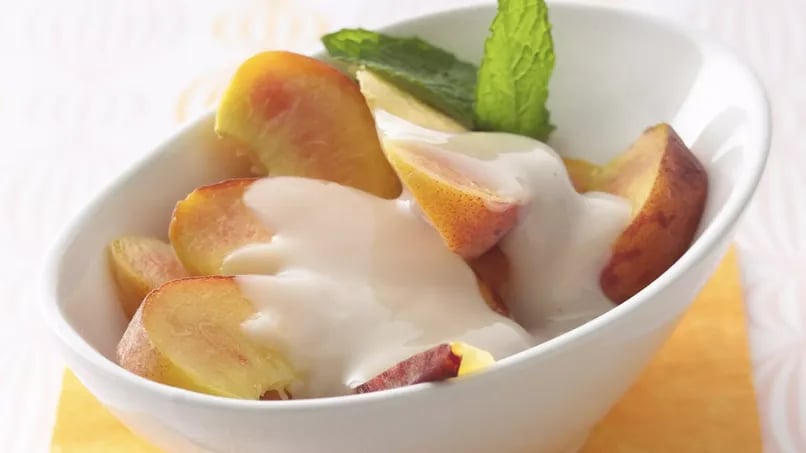 Fresh Peaches with Amaretto Sauce