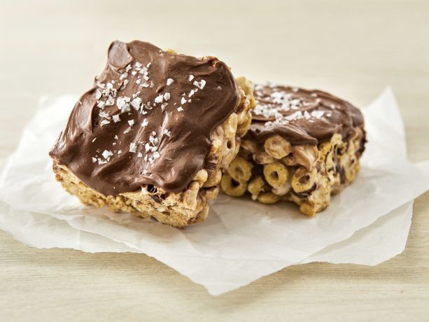 Salted Chocolate Pretzel Bars