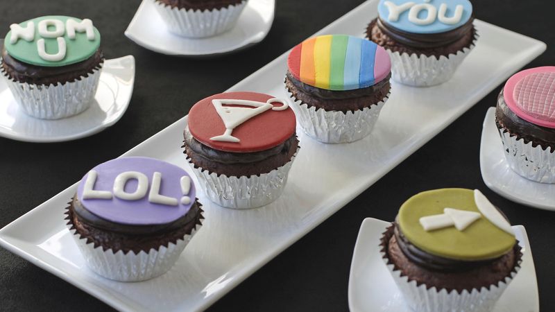 Cupcakes with fondant toppers deals