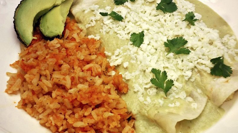 Enchiladas de Queso con Salsa de Aguacate