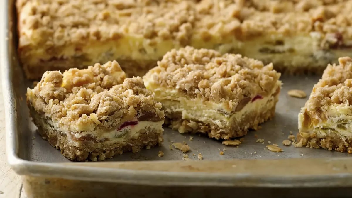 Rhubarb Cheesecake Bars