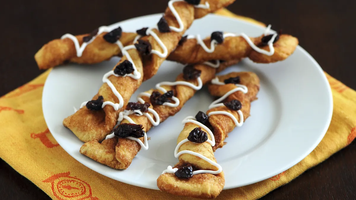 Cinnamon Raisin Crescent Breadsticks