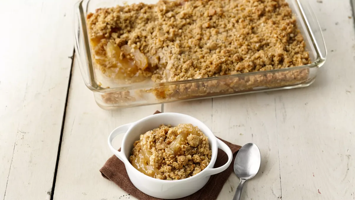 Easy Caramel Apple Oatmeal Crisp