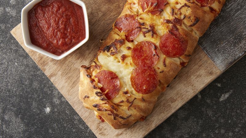 Stuffed Pepperoni Pizza Braid