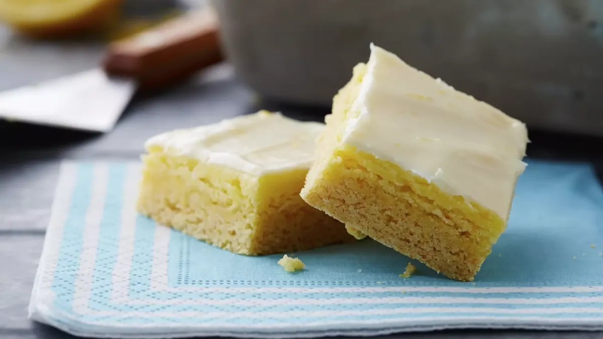 Lemon Cheesecake Bars