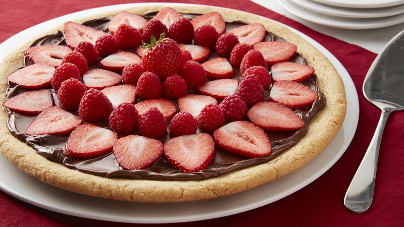Cookie Tart with Nutella® hazelnut spread and Berries