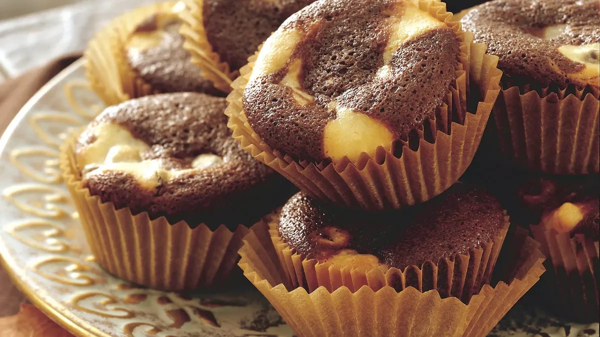 Chocolate Chip Cheesecake Swirl Cupcakes