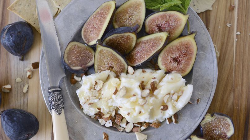Figs with Ricotta, Honey and Almonds