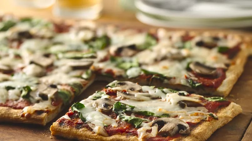 Grilled Spinach and Mushroom Pizza