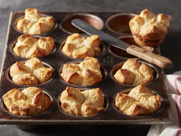 Garlic Parmesan Biscuit Pull-Apart Bread