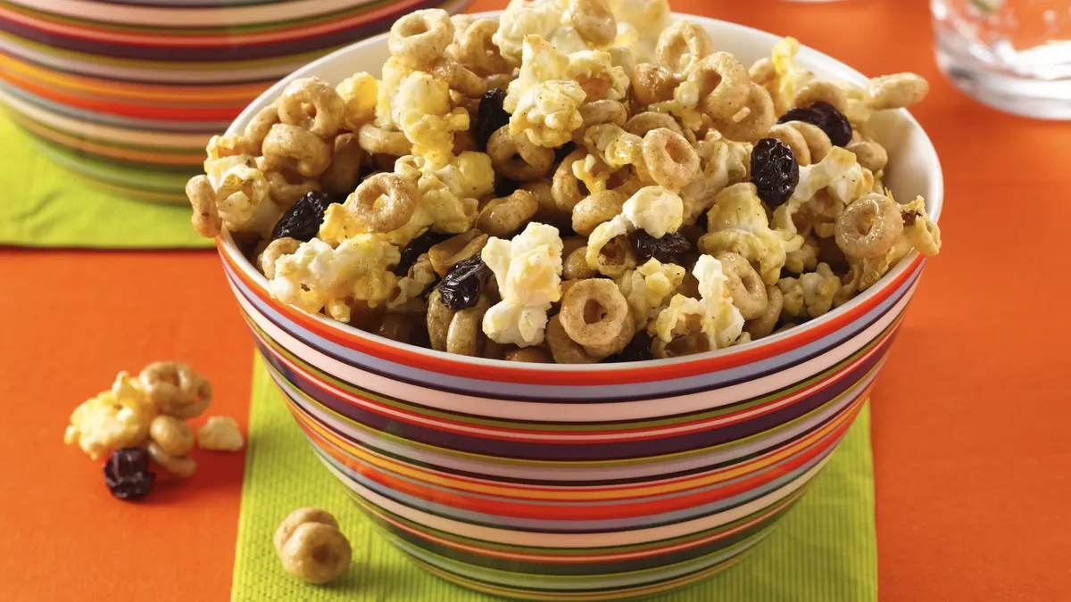 Cinnamon-Popcorn Snack