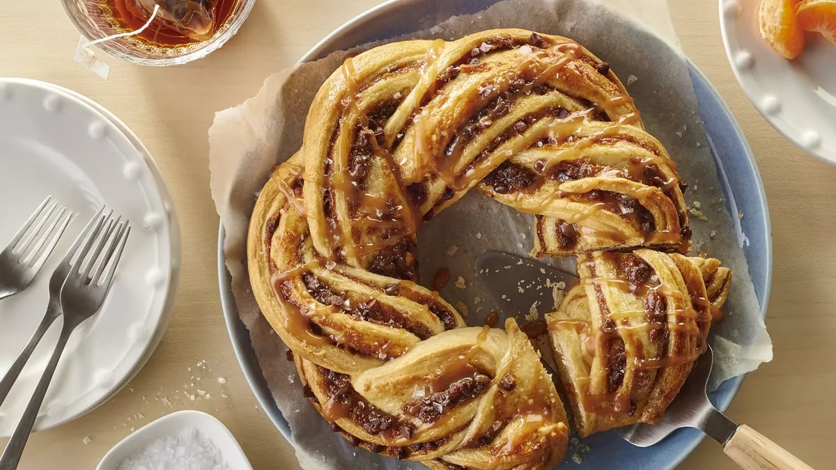 Salted Caramel Pumpkin Pie Crescent Wreath