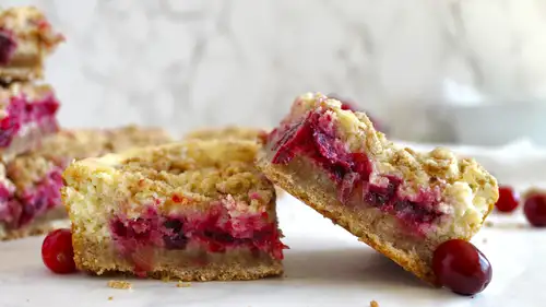 Cranberry Cheesecake Crumble Bars