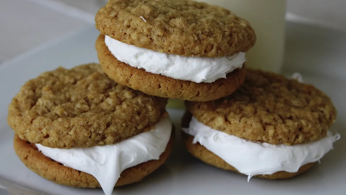 Mini Oatmeal Peanut Butter Cream Pies