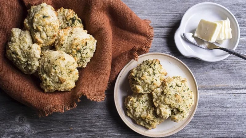 Copycat Red Lobster™ Cheddar Bay Biscuits