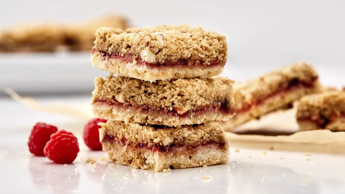 Linzer Cookie Bars