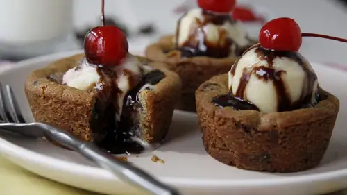 5-Ingredient Cookie Sundae Cups