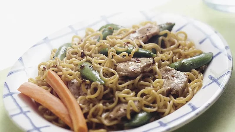 Stir-Fry Pork and Curly Noodles