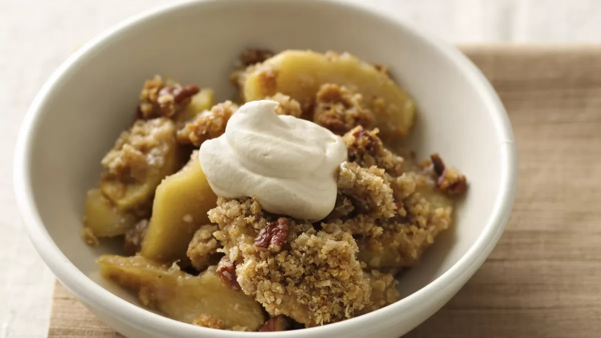 Cardamom Apple Crisp with Caramel Cream 