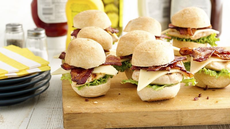 Grilled Chicken Sliders with Bacon 