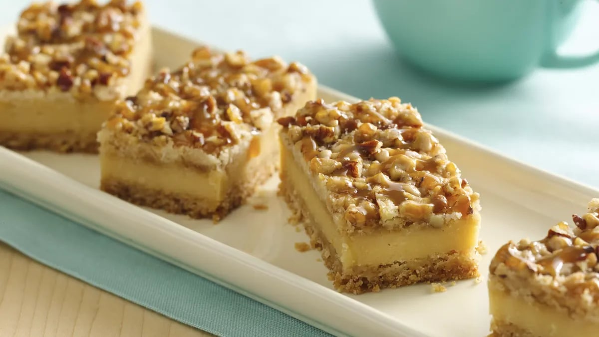 Praline Crumb Caramel Cheesecake Bars